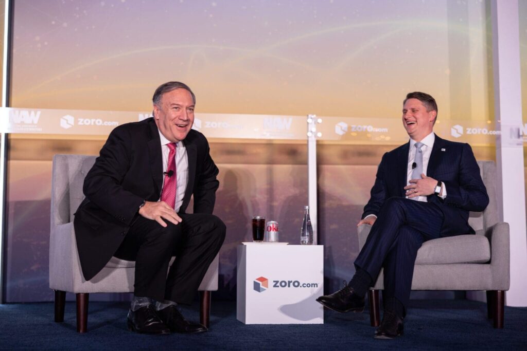 pompeo-stage-1536x1024-1
